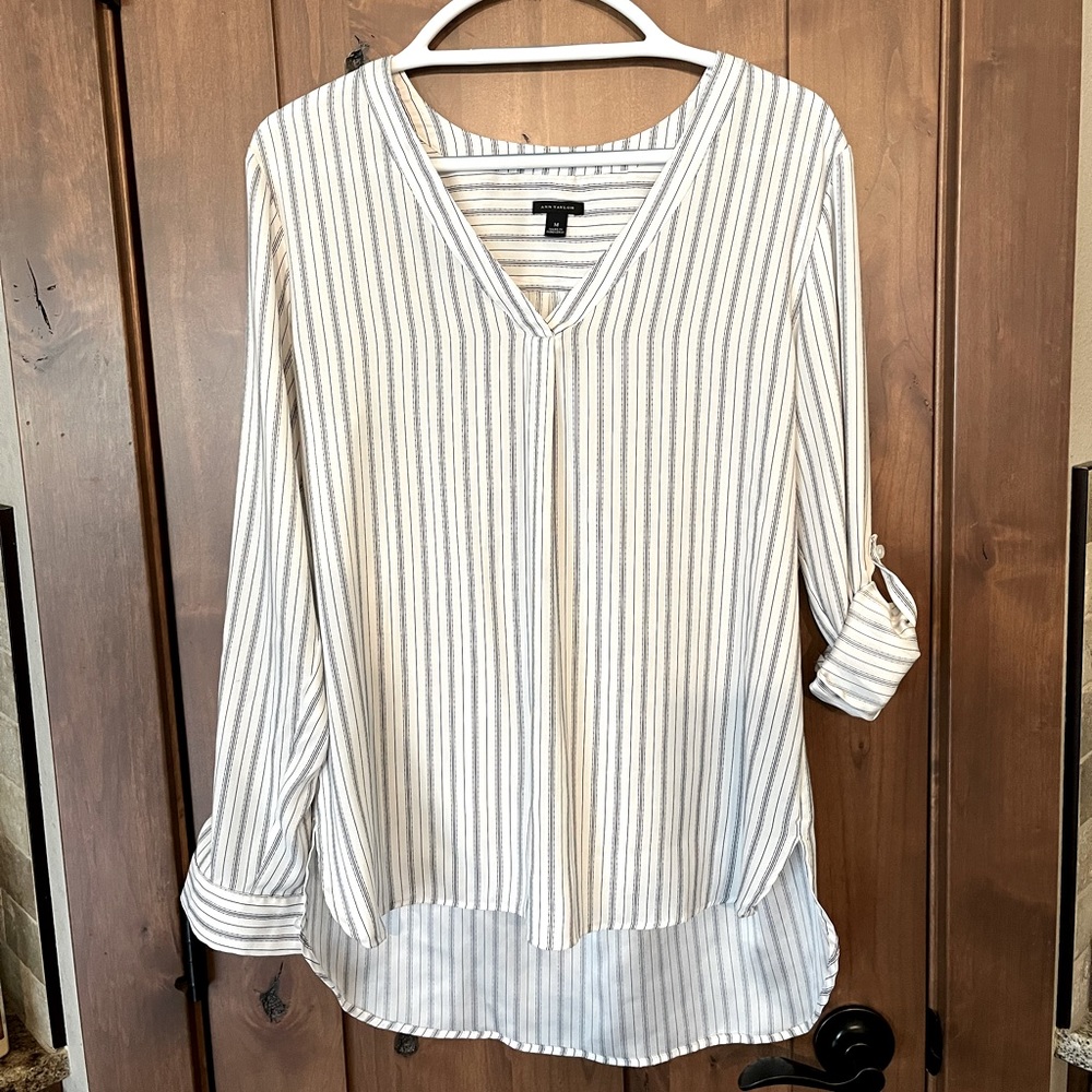 EUC Ann Taylor Blouse Size M